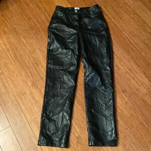 Wilfred Aritzia women’s faux leather pants -Black - size 4 - straight leg